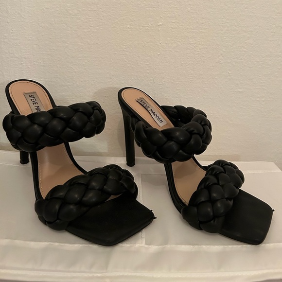 Kenley Heel - Picture 2 of 3